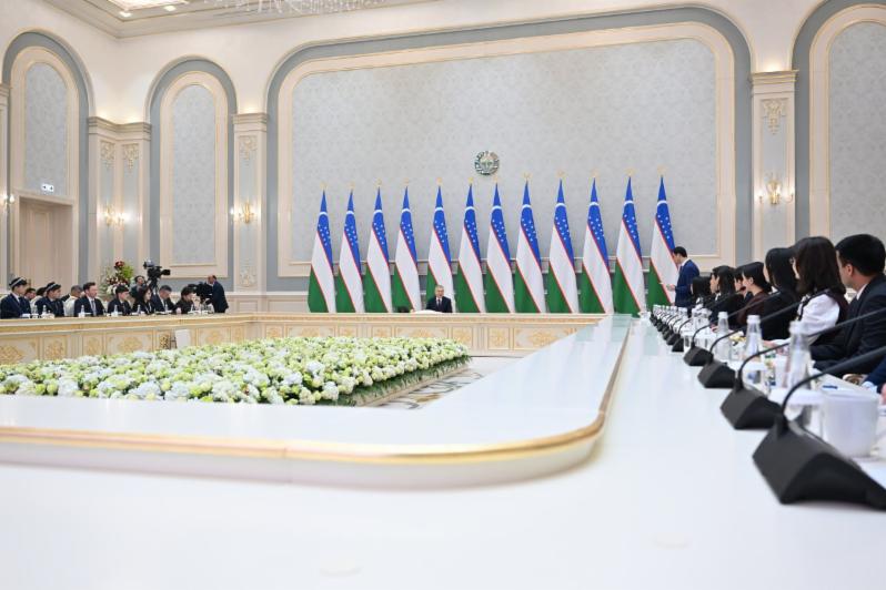 Prezident Shavkat Mirziyoyev raisligida mamlakatimiz yoshlari bilan muloqoti bo‘lib o‘tmoqda